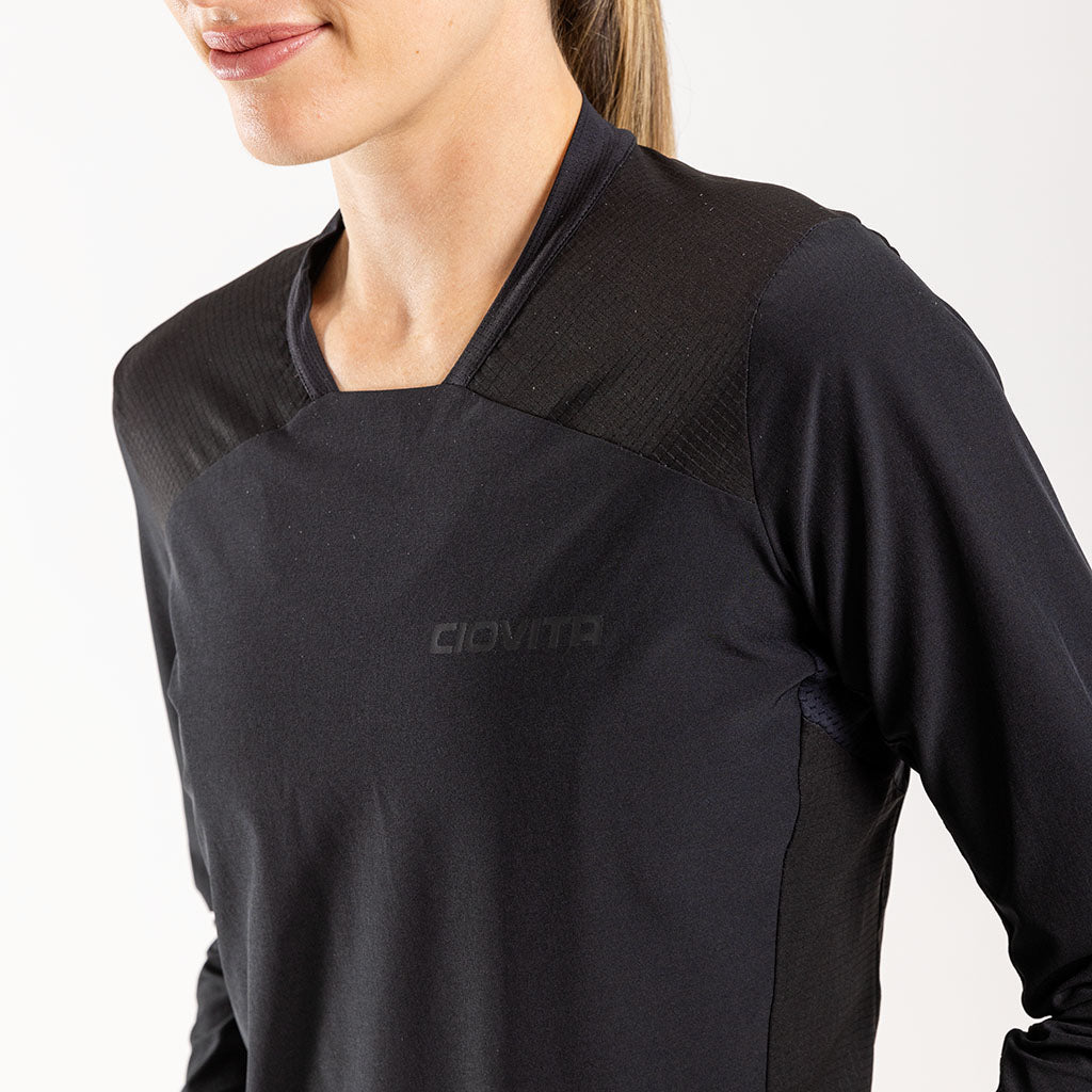 Women&#39;s Scuro Long Sleeve Trail Tee (Black)